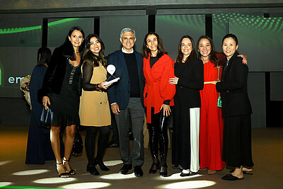 The Symrise team with the Natura CEO João Paulo Ferreira The Symrise team with the Natura CEO João Paulo Ferreira